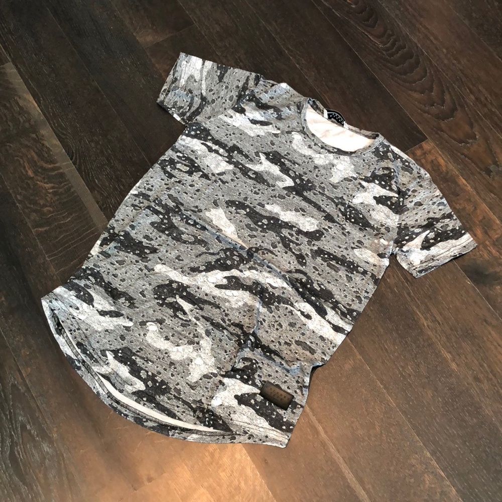 Large Patterned Shirt Bundle - image 4